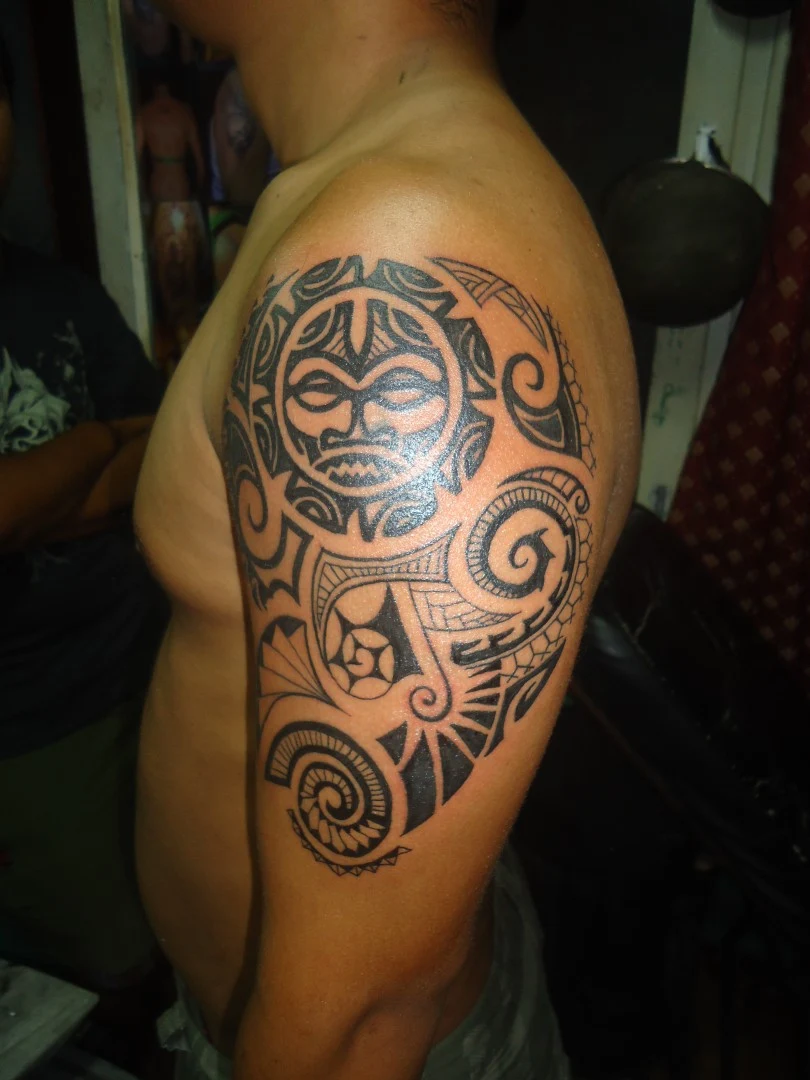 imagen de tatuaje maori estilo samoano