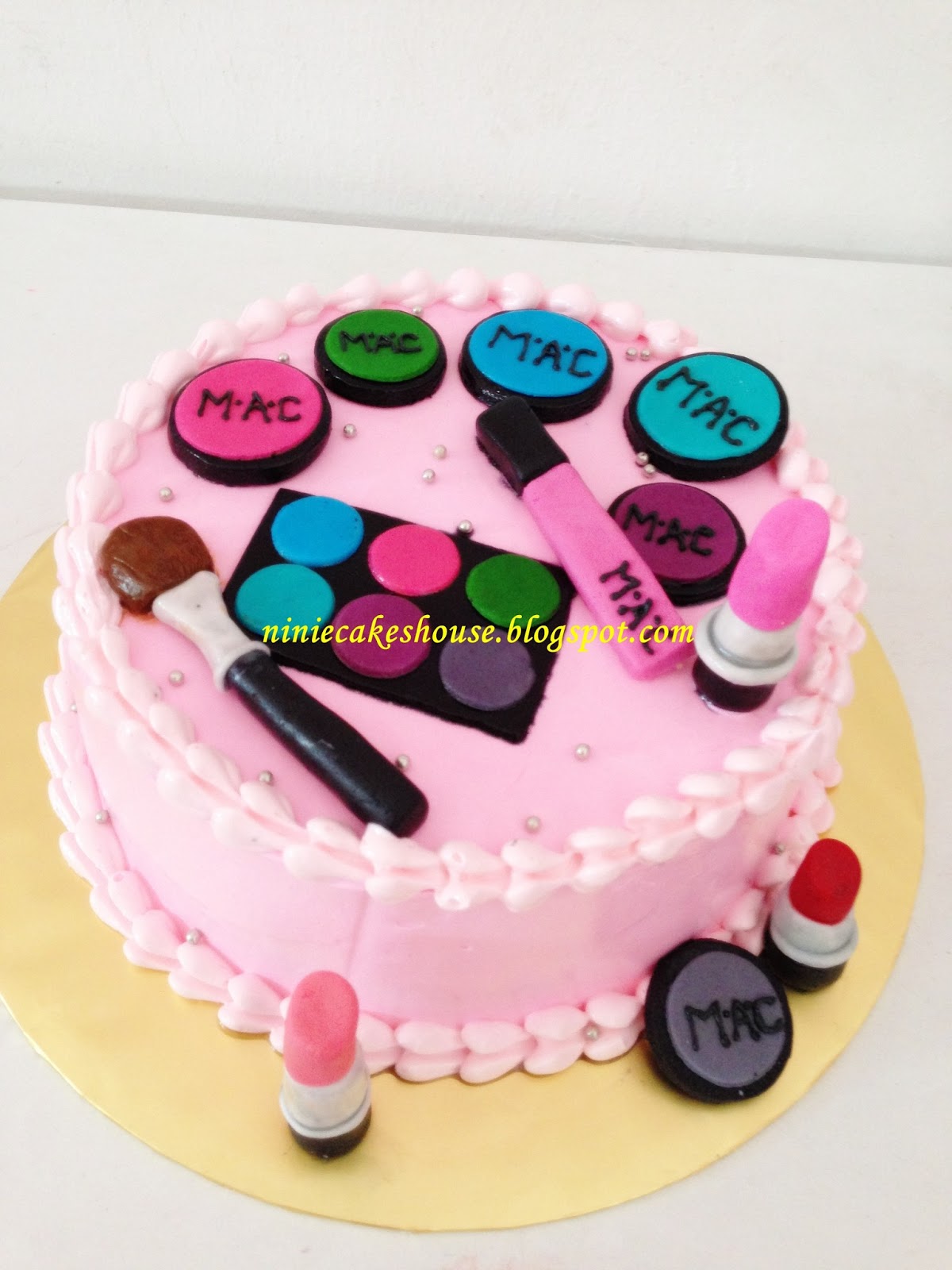 Ninie cakes house: MAC Make up set Birthday cake.