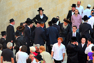 many orthodox jewish faces at wailing western wall jerusalem shabbat sabbath