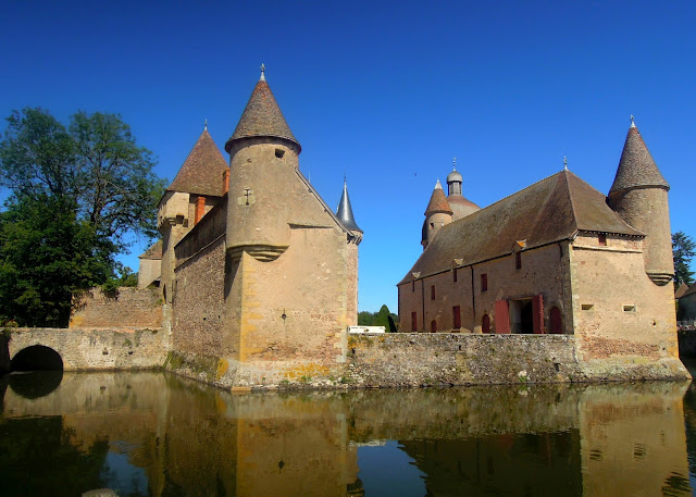 lakeside castle france