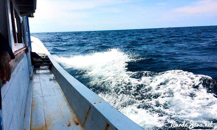 kapal menuju pulau sebira