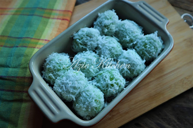 Kuih Onde Onde Lembut Dan Sedap - Azie Kitchen