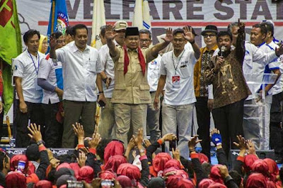 Prabowo Melakukan Aksi Spontan Ditengah Massa