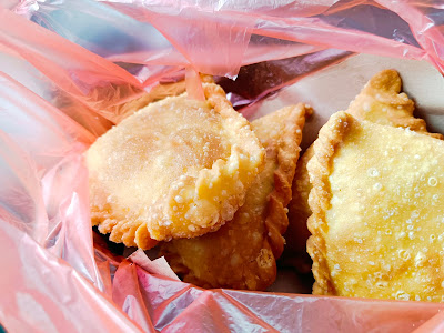 Karipap Pak Bakar Makan Bersama Smoothies Mango