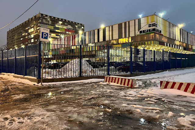 улица Академика Королёва, Аппаратно-студийный комплекс (АСК-1) телецентра «Останкино», заборы