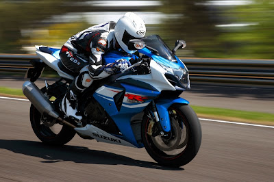 Suzuki GSX-R1000 (2012) Riding 1