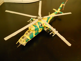 maqueta estática del helicoptero ruso MIl Mi-24