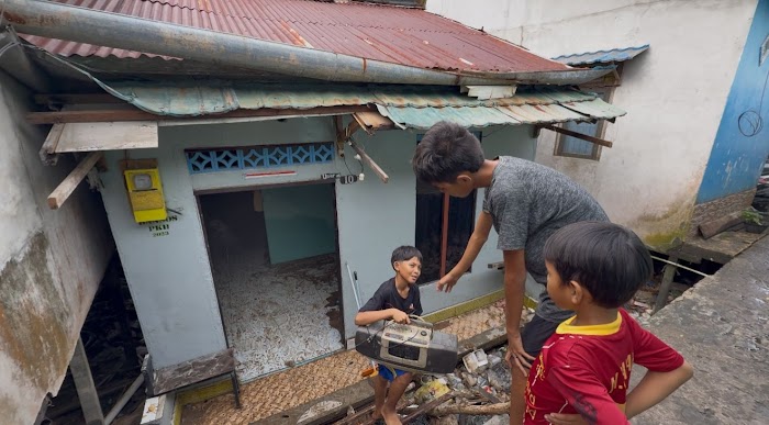Diterjang Air Pasang Sungai Kapuas, Rumah Warga di Pontianak Roboh dan Terendam