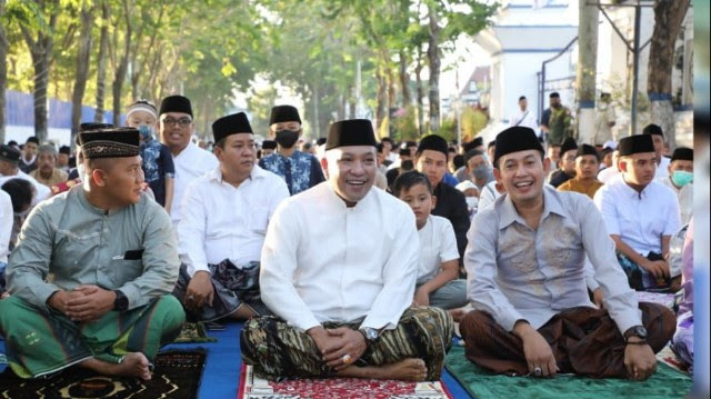 Begini Cara Bupati H. Slamet Junadi dan Wakil Bupati Sampang H. Abdullah Hidayat Berbaur Dengan Masyarakat 