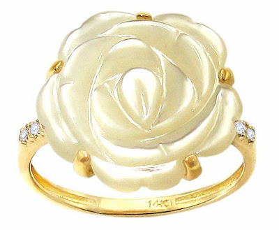 Yellow Gold Large Flower Mother of Pearl Ring