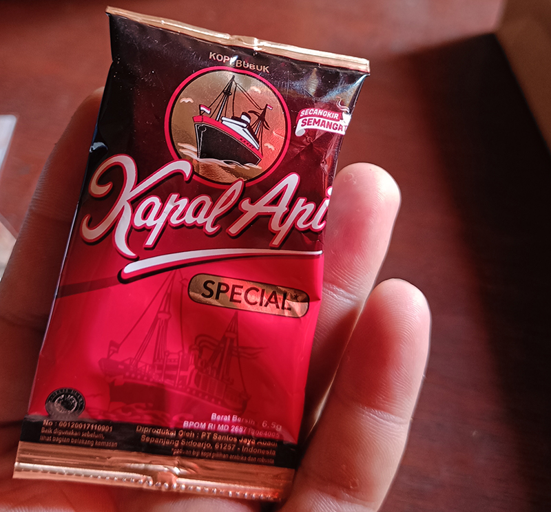 Kopi Apal Api 1 sachet 500 rupiah jadi 10 ribu rupiah di Kereta Api