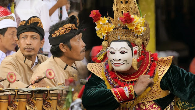 https://lokananta04.blogspot.com/2023/04/wayang-wong-bali-keunikan-dan.html