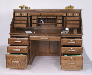 Solid Wood Roll  Desk on Dutchcrafters Offers Solid Wood Roll Top Desks   A Treasure In