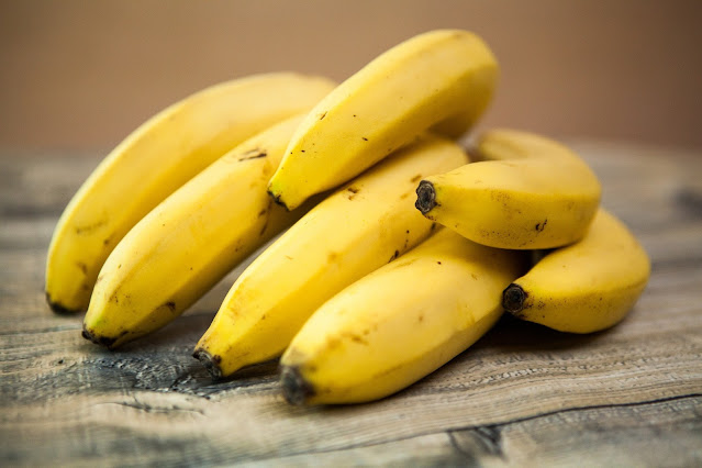 تناول الموز في الليل أو في الصباح. أيهما جيد وأيهما سيء؟