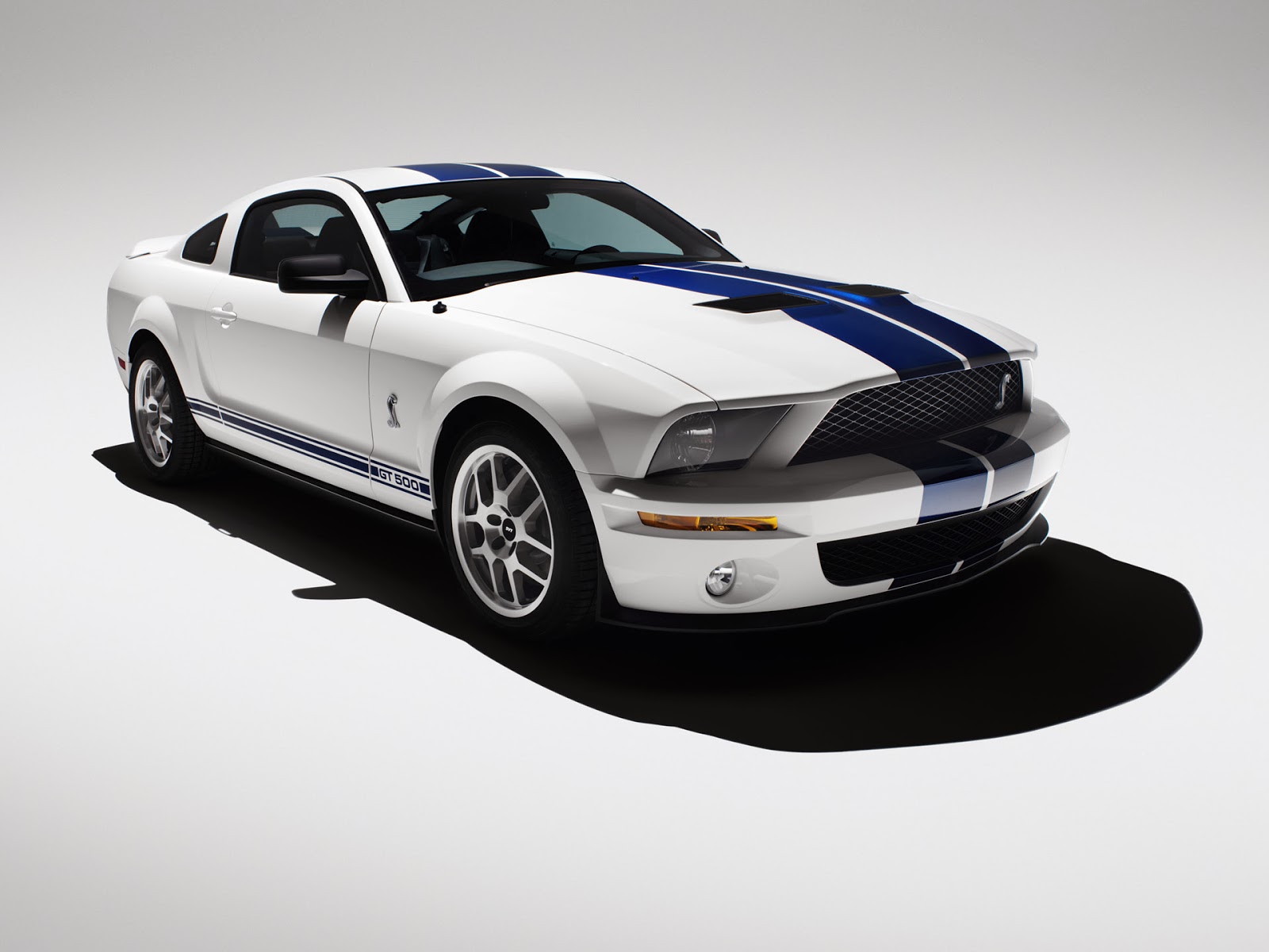 http://www.crazywallpapers.in/2014/03/2007-ford-shelby-gt500-white-best.html