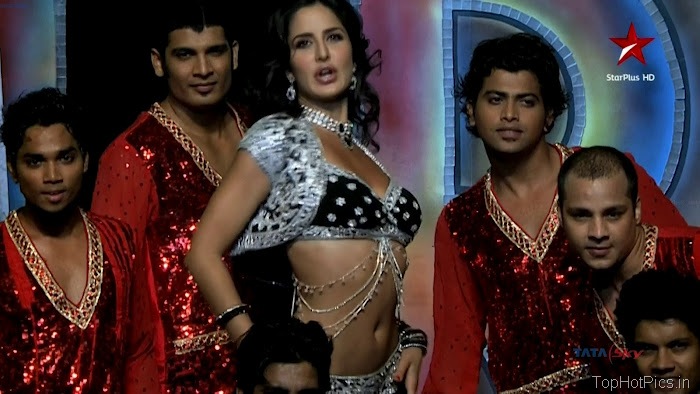 Katrina Kaif HD Dancing Live Photos 3