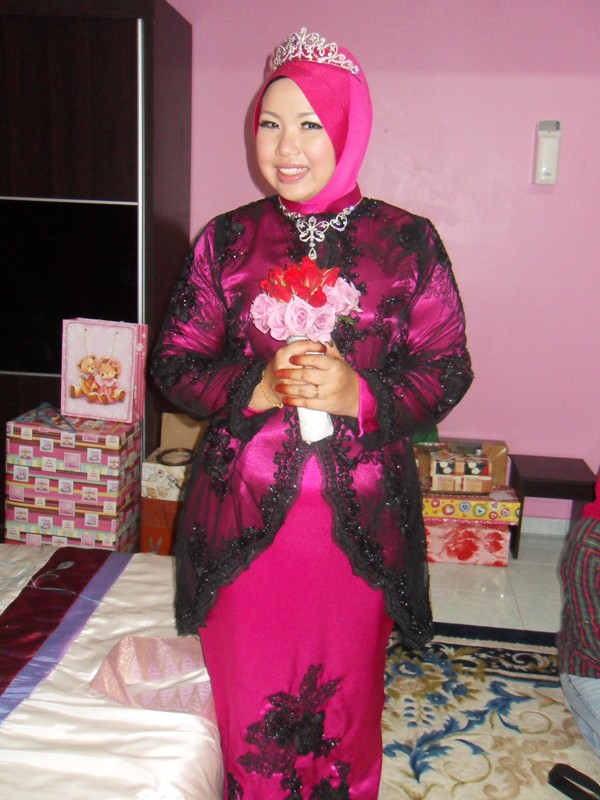 Koleksi Baju Pengantin Shocking Pink Hitam