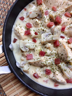 Pollo a la crema con champiñones y jamón