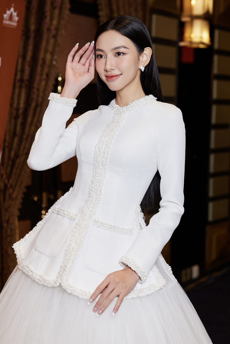 Đại sứ Hoa hậu Quốc gia Thuỳ Tiên, Lương Thùy Linh đọ sắc trong bộ đôi thiết kế của Nguyễn Minh Công 