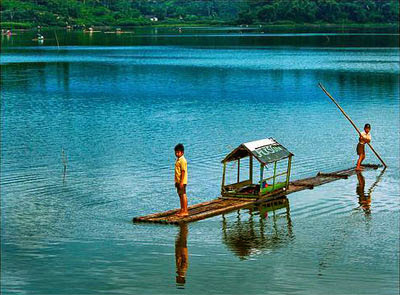  Danau situ gede yakni salah satu nama dari sebuah danau kecil yang terletak di Kelurahan Tempat Wisata Danau Situ Gede di Bogor yang Sangat Asri