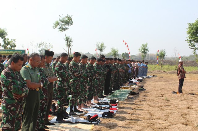 KODIM 0726/SKH BERSAMA MASYARAKAT LAKSANAKAN SHOLAT ISTISQA'