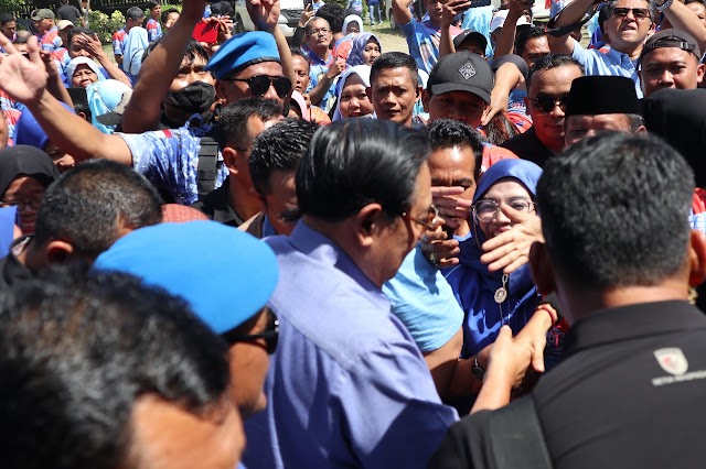 Kunjungan di Kebumen, SBY : Rasa Sate Ayam Khas Ambal memang Jos