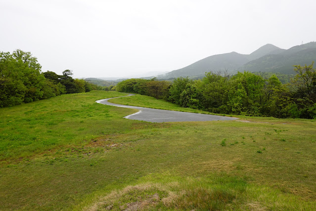 鳥取県西伯郡大山町妻木 鳥取県立むきばんだ史跡公園 遺構展示館裏の遊歩道