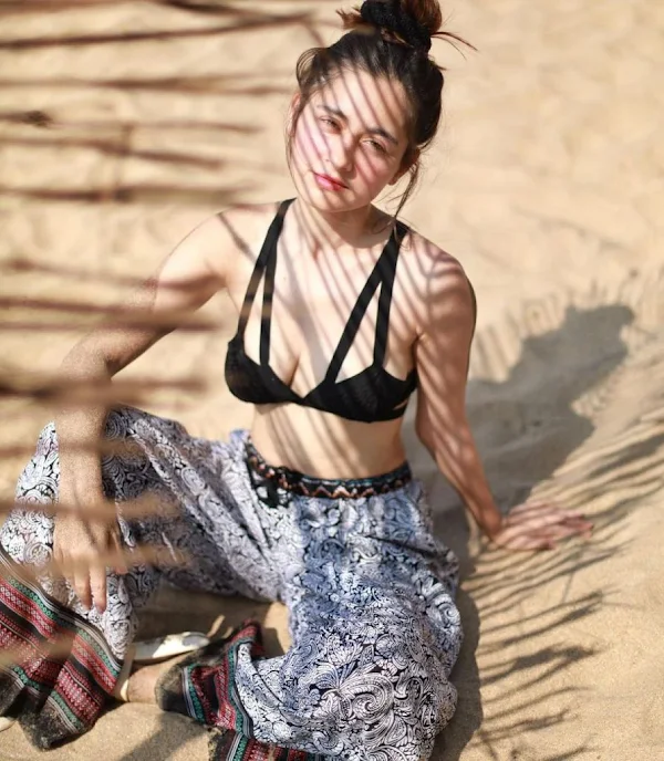 sanjeeda shaikh black bikini cleavage photoshoot