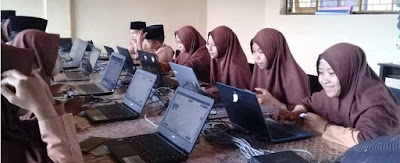  merupakan langkah terakhir dalam menempuh jenjang pendidikan di tingkat menengah Latihan Soal Ujian Nasional Bahasa Indonesia SMP/MTs 2020