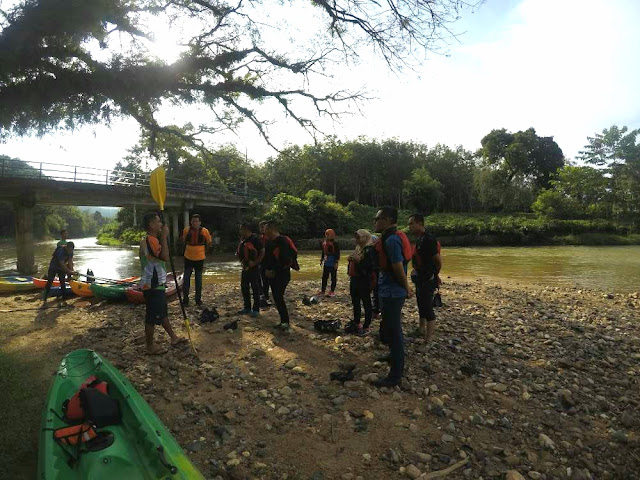 Kayak di sungai berdekatan Gunung Baling, Kedah.