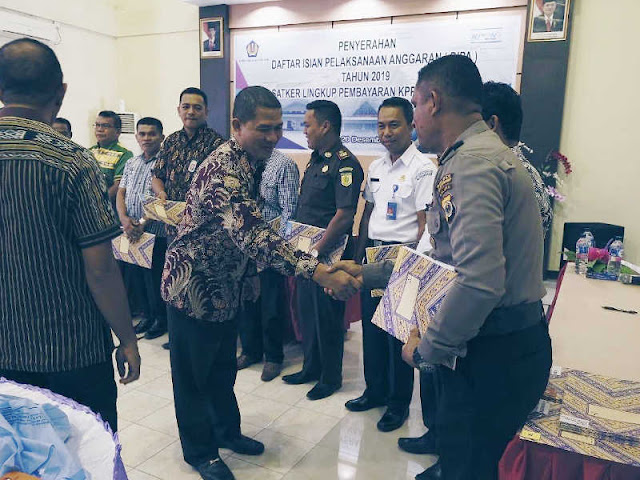 KPPN Saumlaki Serahkan DIPA Tahun 2019 Senilai Rp278 Miliar 