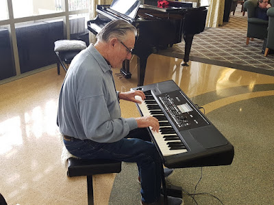 Roy Steen playing his Korg Pa300