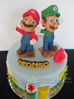 O Super Mário e o Luigi no 6º aniversário do Afonso