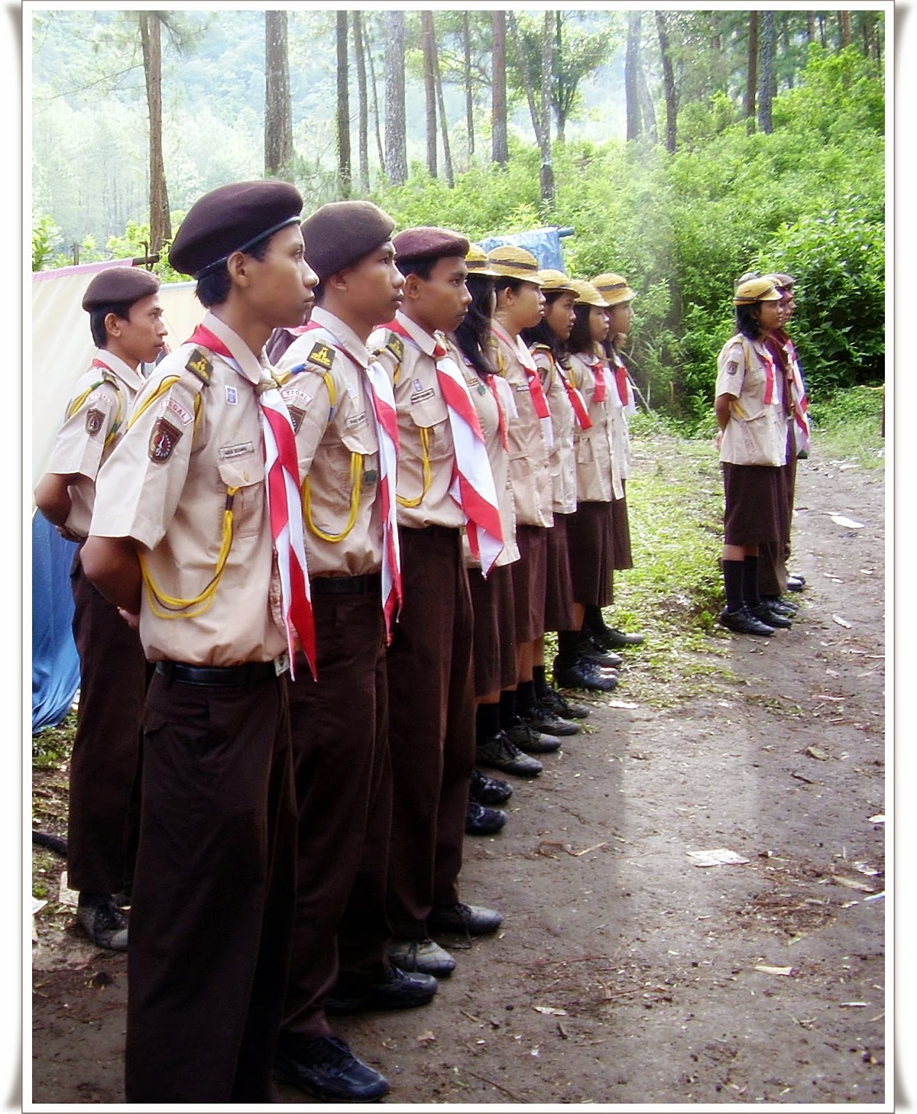 Apa itu ambalan saya anggap anda sudah tahu Pramuka di SMA N 1 Slawi dibagi menjadi dua ambalan yaitu Ambalan Gajah Mada untuk putra