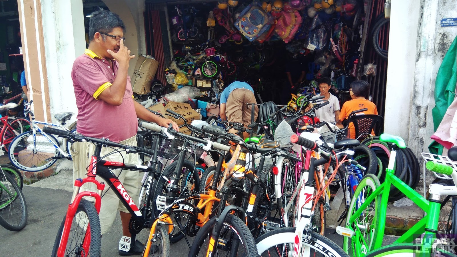 Basikal Dengan Tempat Duduk Budak