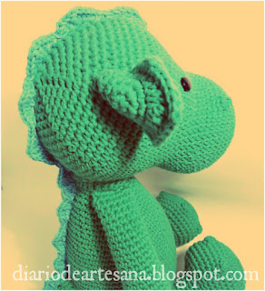 dinosaurio amigurumi en holandes