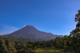 Gunung Merapi mengalami 74 kali gempa guguran