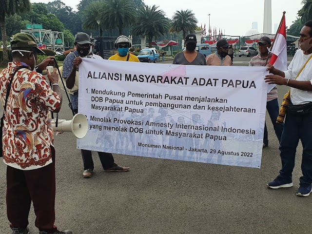 Aksi Unjuk Rasa Aliansi Masyarakat Adat Papua Mendukung DOB Dan Menolak Provokasi di Patung Kuda, Jakarta Pusat