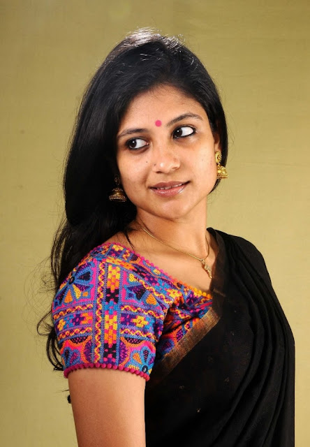 Aditi Balan Hot Black Saree Image