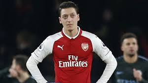 OZIL DI RAGUKAN TAMPIL DI OLD TRAFORD