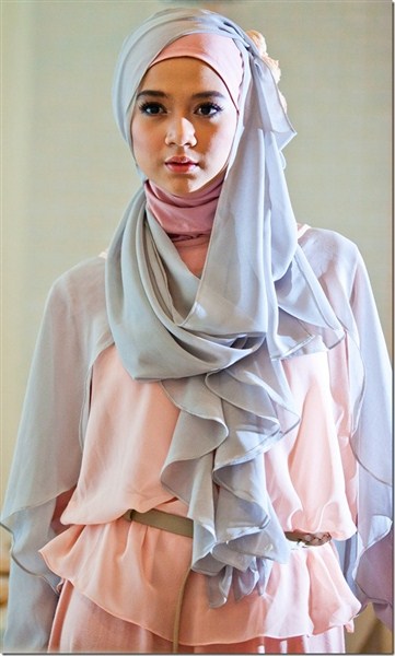  di tahun ini dengan desain yang biasa hingga dengan glamor dimana dapat kalian gunakan dala 72+ Koleksi Model Hijab Terbaru 2018 Trendy Modis