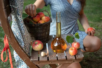 women drinking apple cider vinegar for weight loss