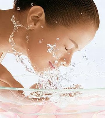 They may appear as deeper lumps (cysts or nodules) on the face, neck, chest, They may appear as deeper lumps (cysts or nodules) on the face, neck, chest,