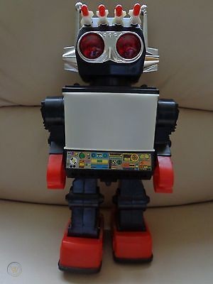 Robot SATURN, clásico juguete ochentero