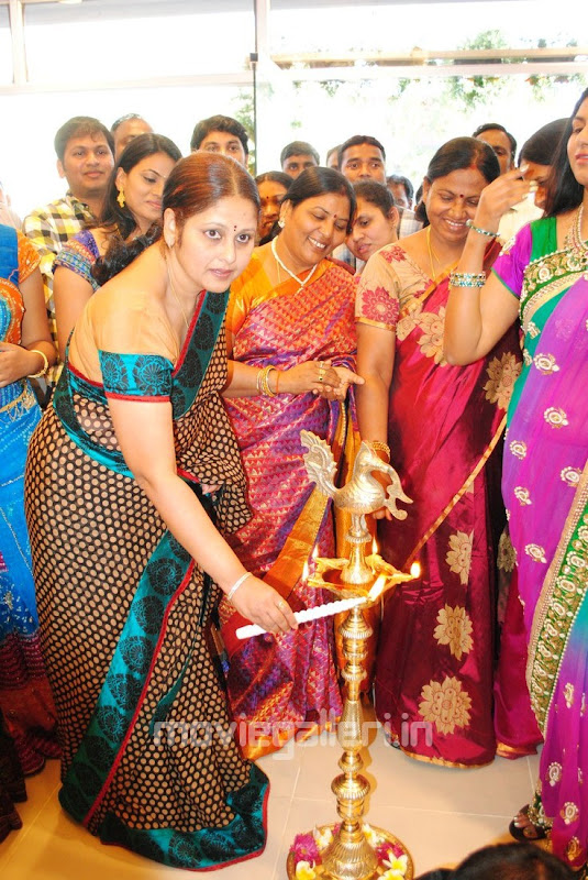Jayasudha Launches La Celeb Vastra Mandir Showroom in Hyderabad wallpapers