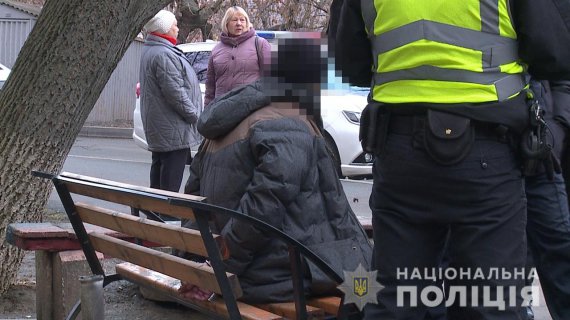 Зарізав і викинув з 7-го поверху: чоловіка підозрюють у вбивстві 19-річного квартиранта