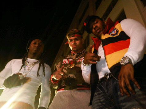 Foto do Lil Wayne, Chris Brown & Busta Rhymes na gravação do clipe Look At Me Now