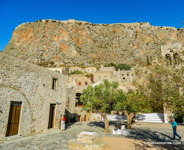 Vila medieval de Monemvasia na Grécia