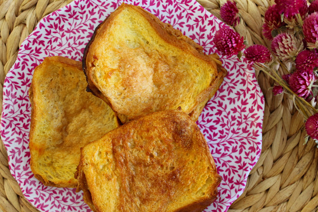 Torrijas rellenas de dulce de leche