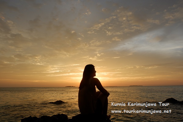 foto sunset di pantai karimun jawa